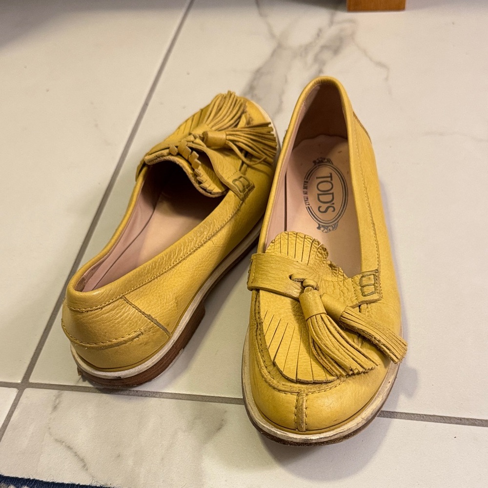 Tod's Women's Yellow Loafers with Tassel